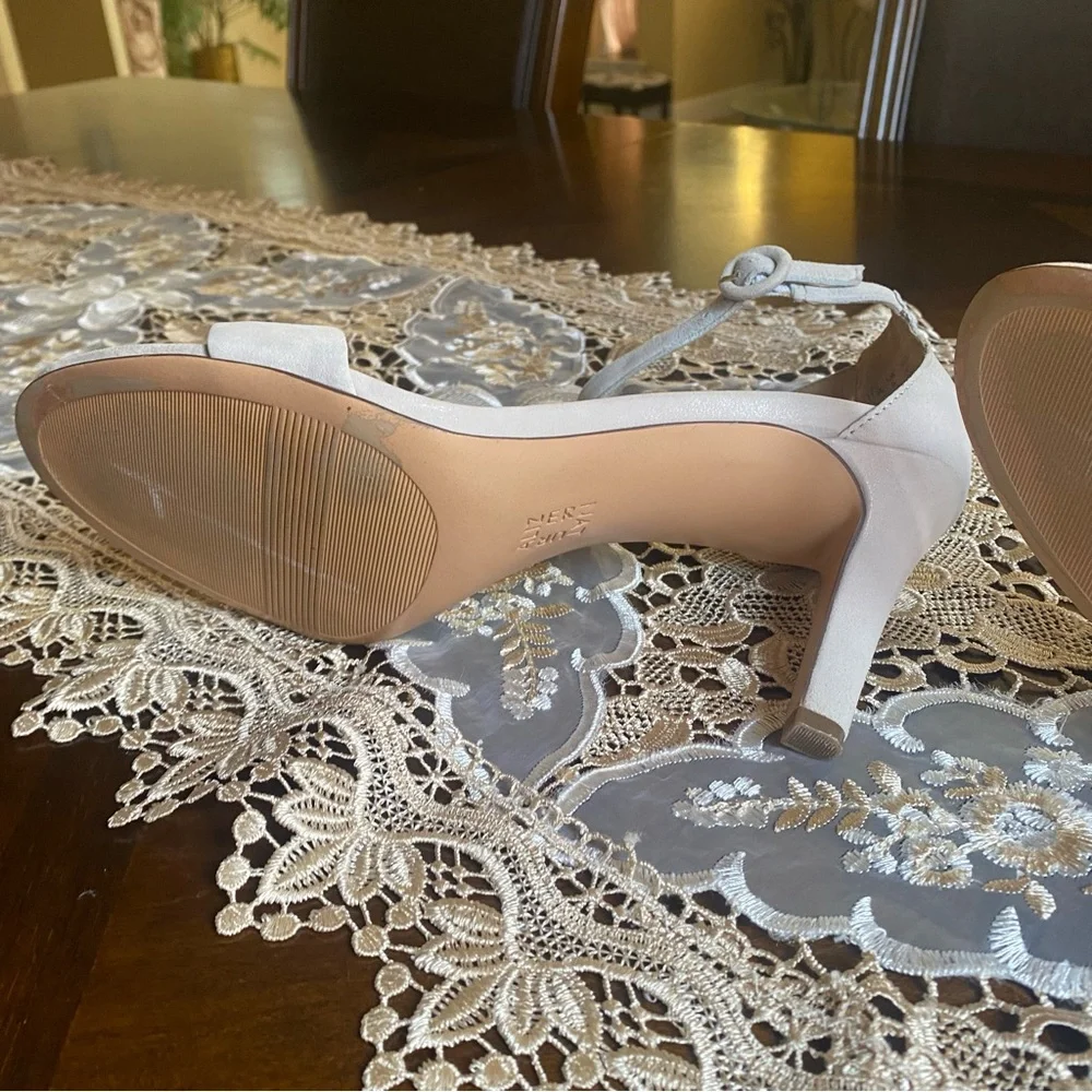 Naturalizer ankle strap heels EUC